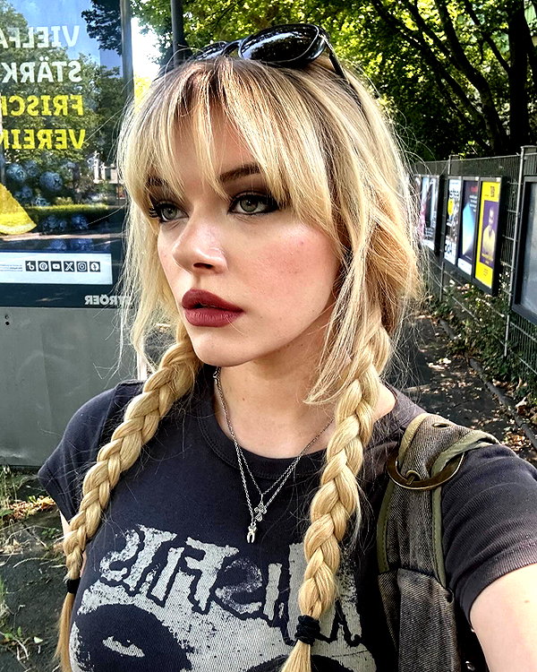 anika_braun__ instagram image archive image