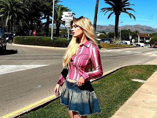 anika_braun__ instagram image archive image