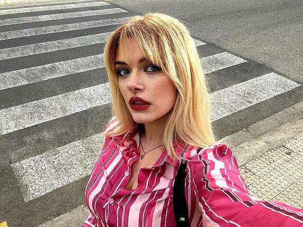 anika_braun__ instagram image archive image