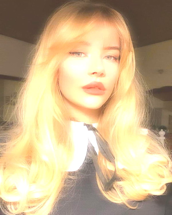 anika_braun__ instagram image archive image