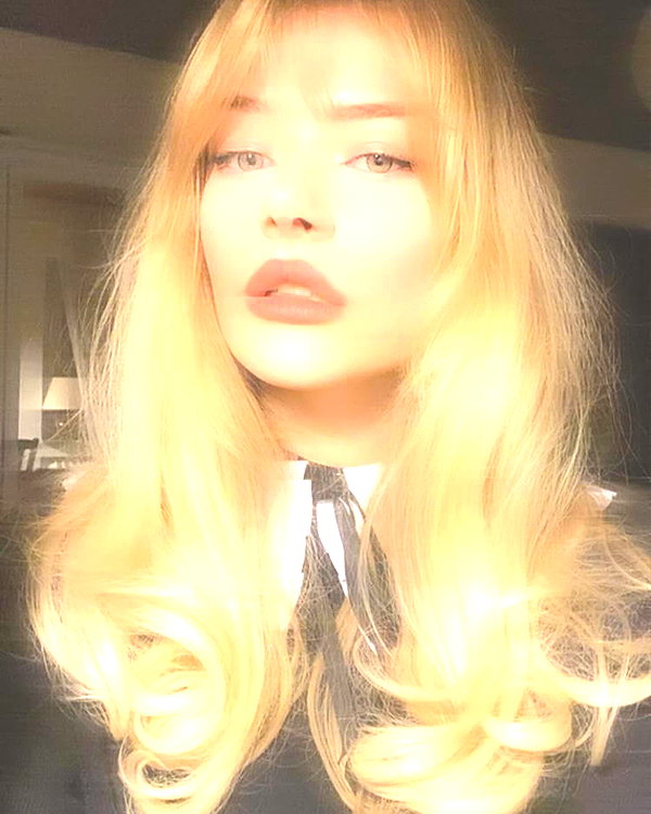 anika_braun__ instagram image archive image