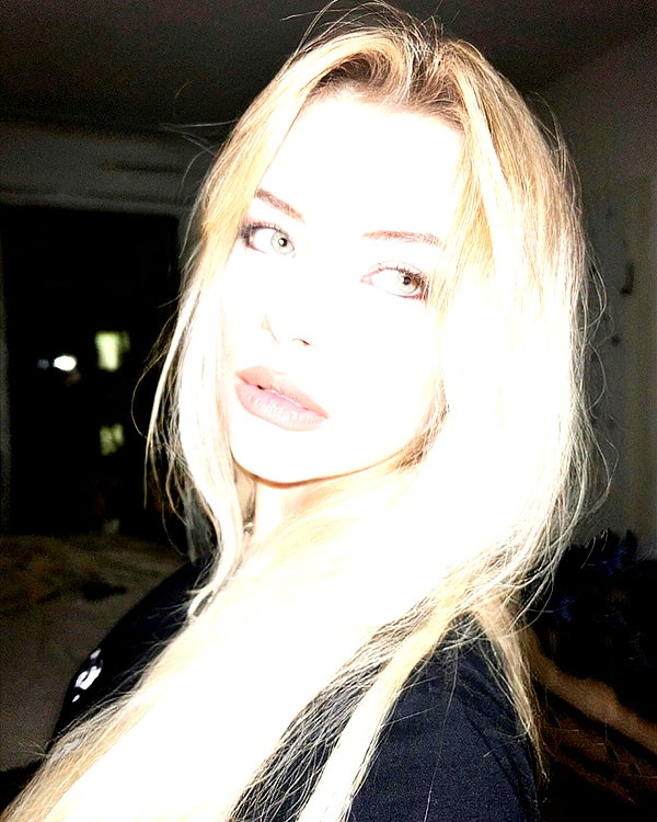 anika_braun__ instagram image archive image
