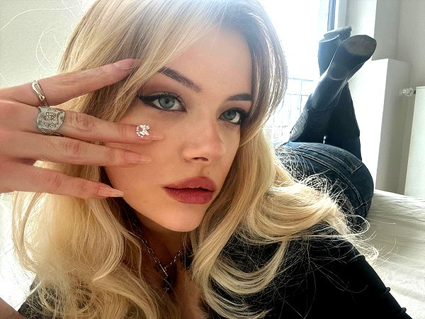 anika_braun__ instagram image archive image