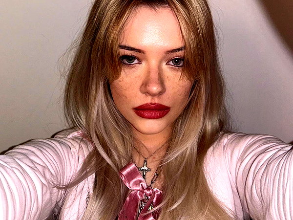 anika_braun__ instagram image archive image
