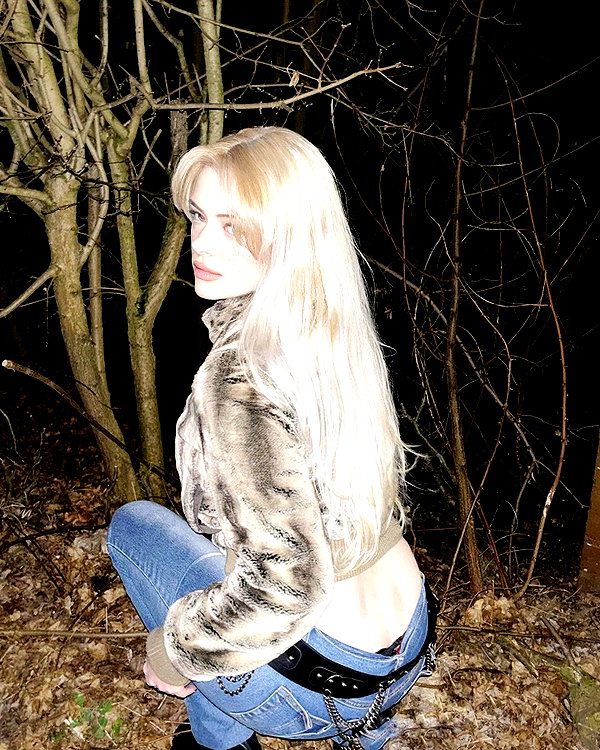anika_braun__ instagram image archive image