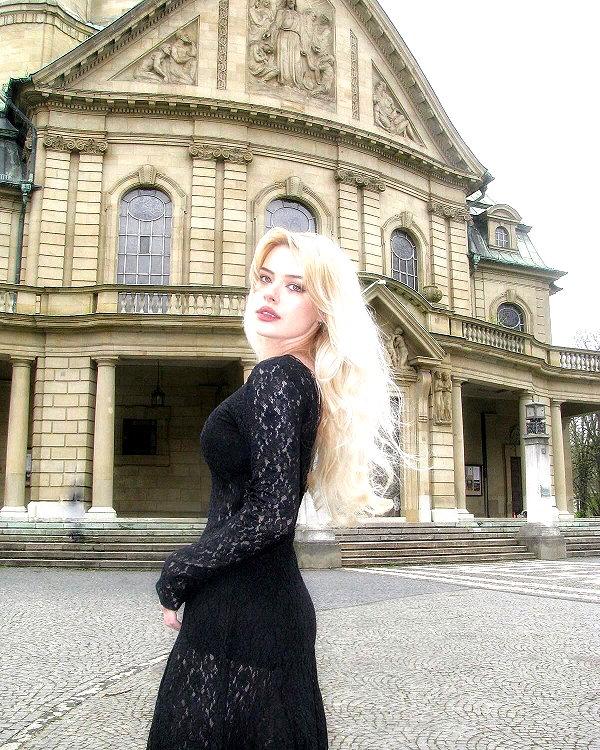 anika_braun__ instagram image archive image