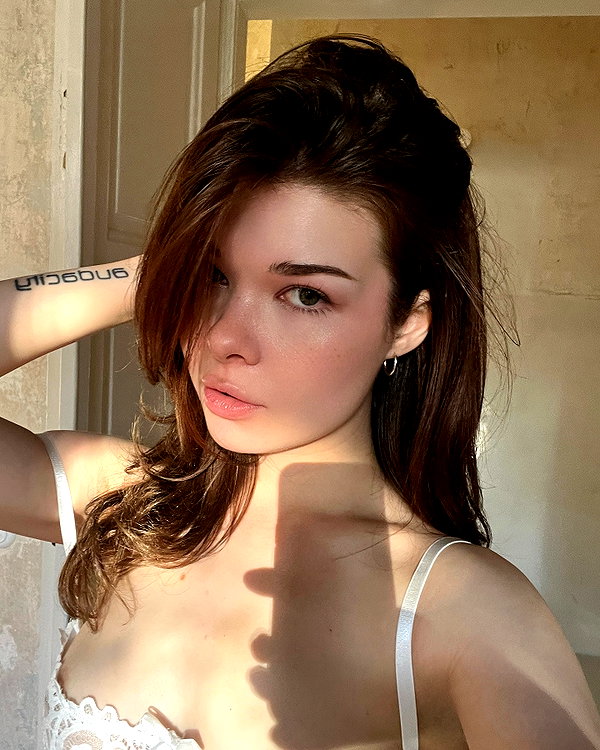 anna.x.vee instagram image archive image