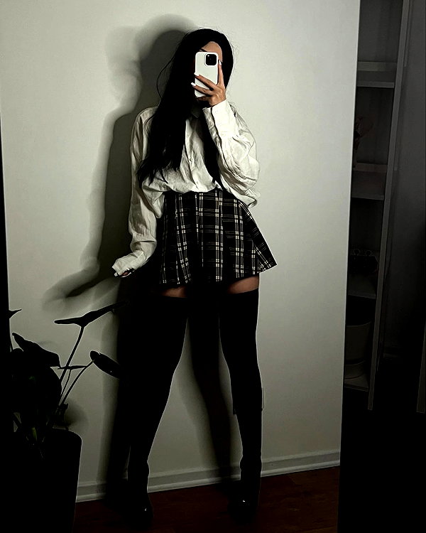 anna.x.vee instagram image archive image