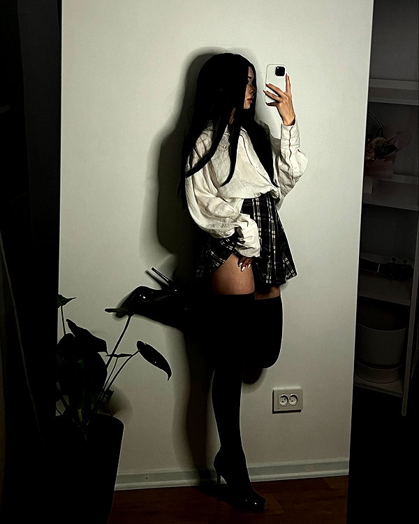 anna.x.vee instagram image archive image