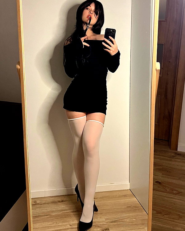 anna.x.vee instagram image archive image