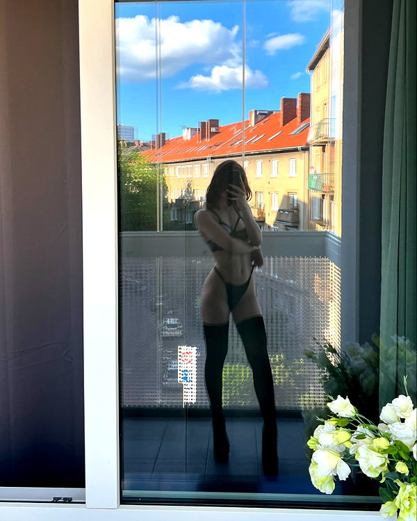 anna.x.vee instagram image archive image