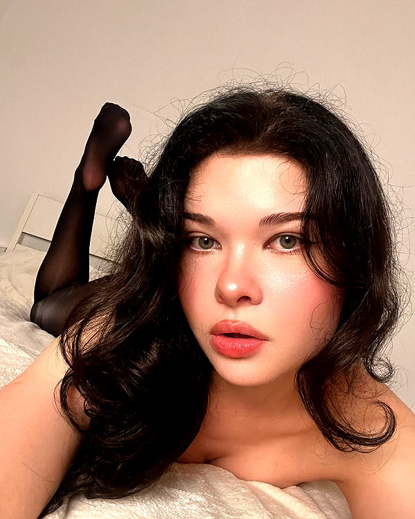 anna.x.vee instagram image archive image