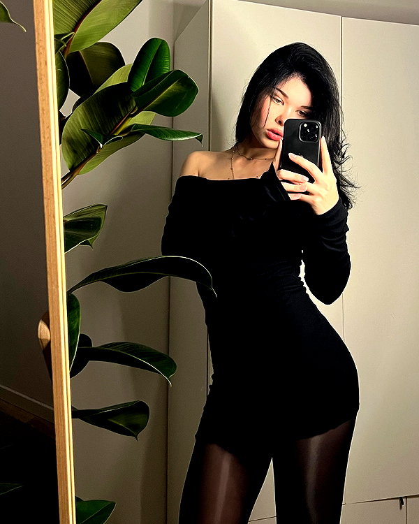 anna.x.vee instagram image archive image
