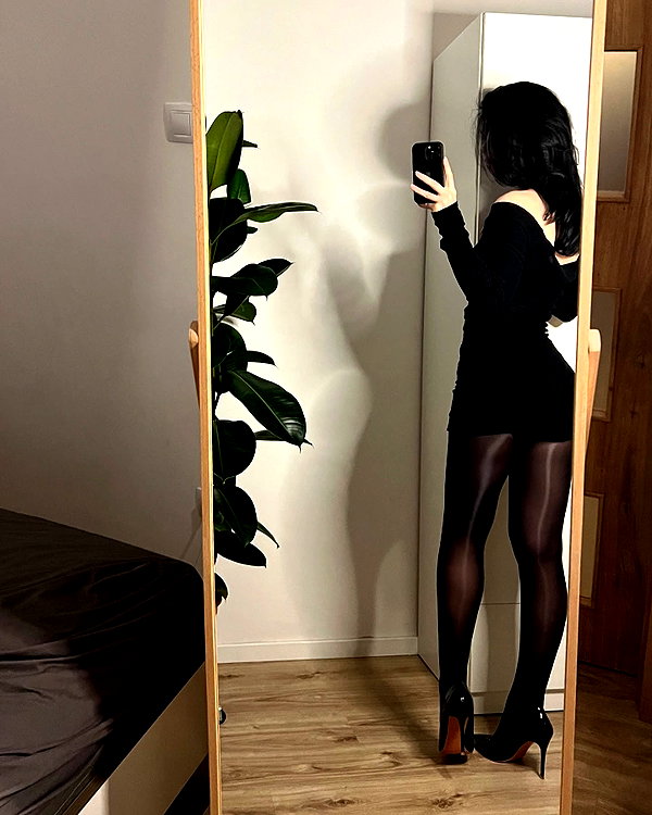 anna.x.vee instagram image archive image