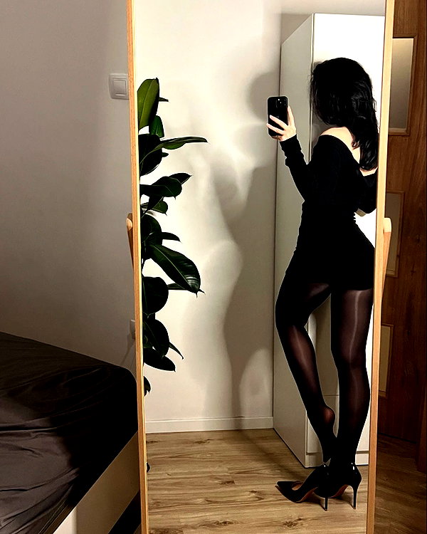 anna.x.vee instagram image archive image