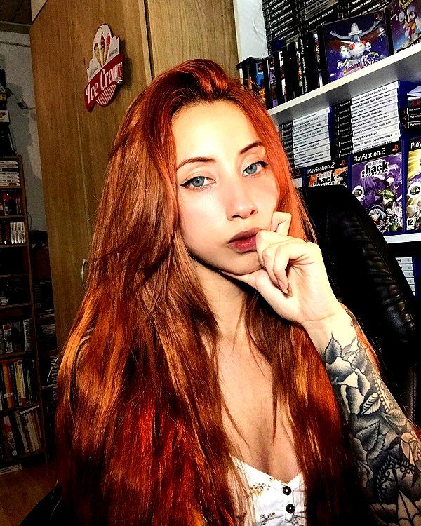 annaliese_bach instagram image archive image
