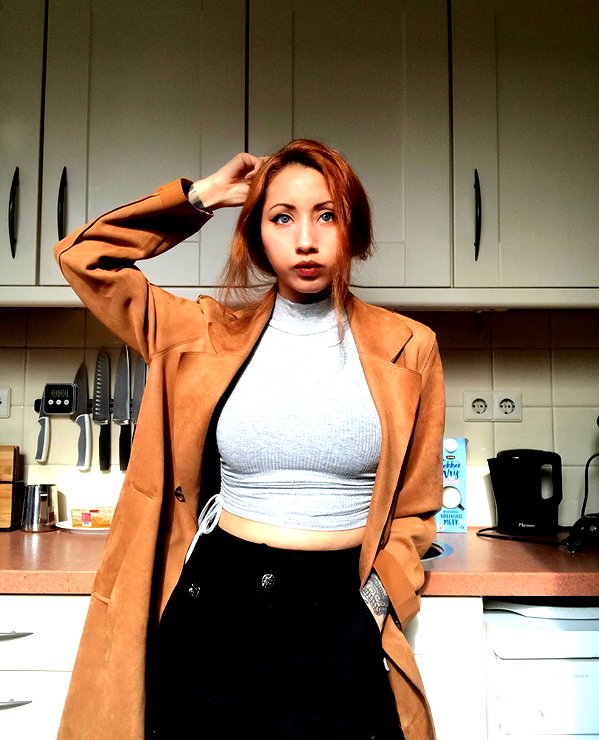 annaliese_bach instagram image archive image