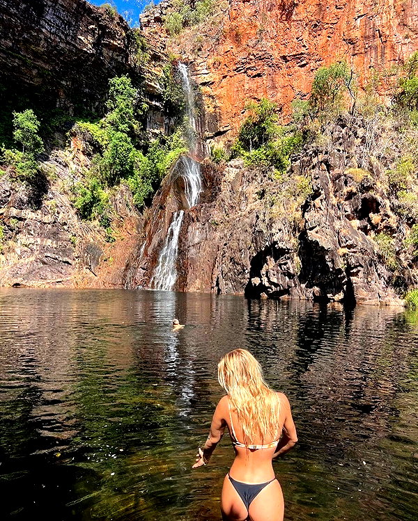 anneliese.mitchell1 instagram image archive image