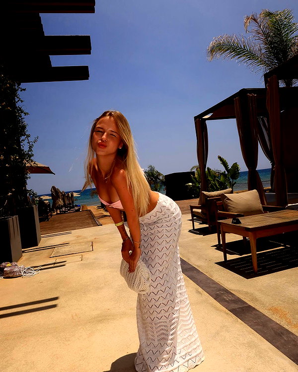 anya_shtril instagram image archive image