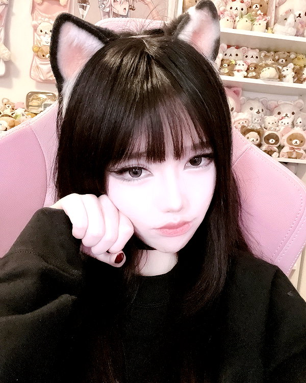 ari_n3ko instagram image archive image
