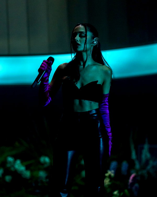 arianagrande instagram image archive image