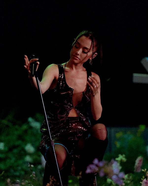 arianagrande instagram image archive image