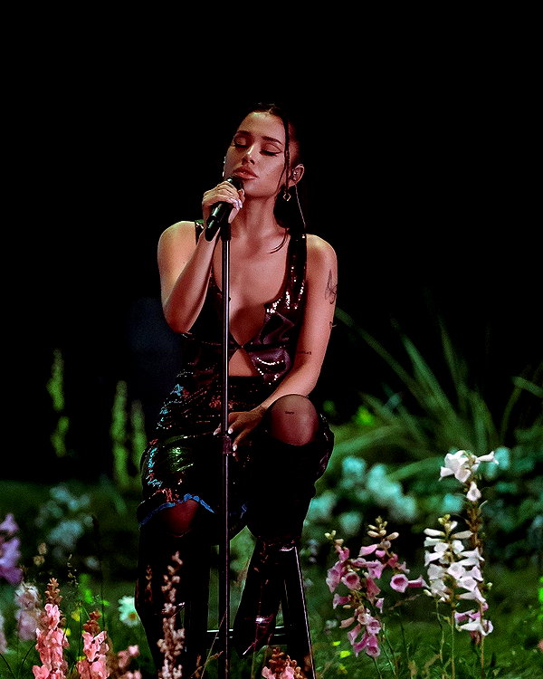 arianagrande instagram image archive image