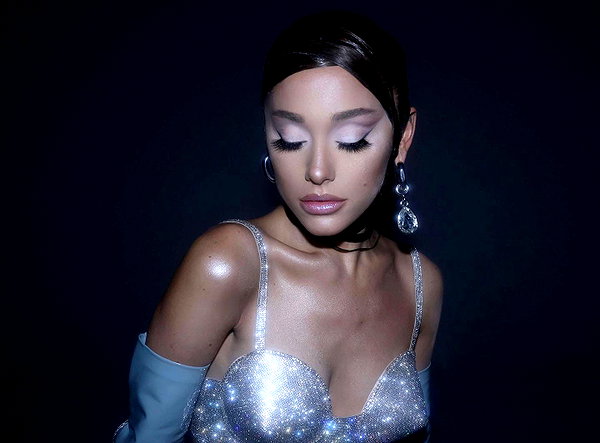arianagrande instagram image archive image