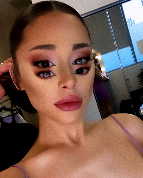 arianagrande instagram image archive image