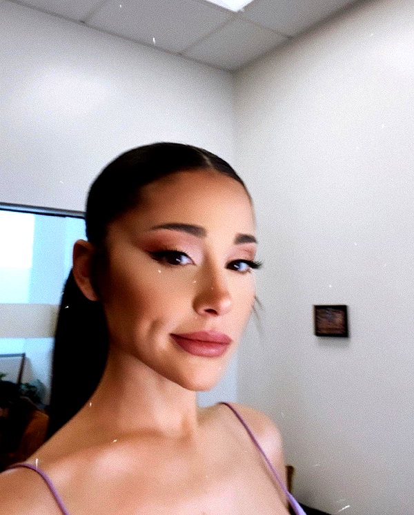 arianagrande instagram image archive image