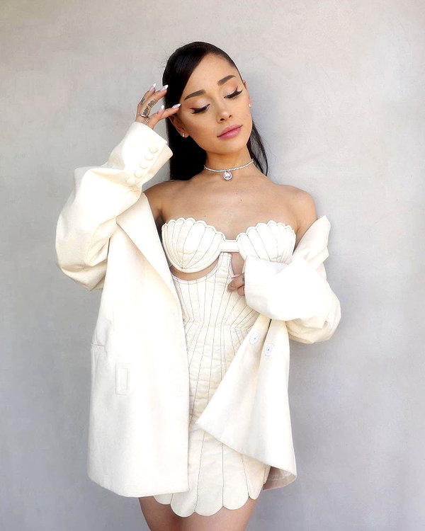 arianagrande instagram image archive image