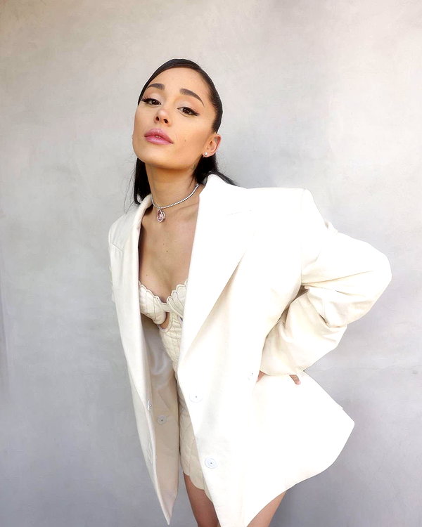 arianagrande instagram image archive image