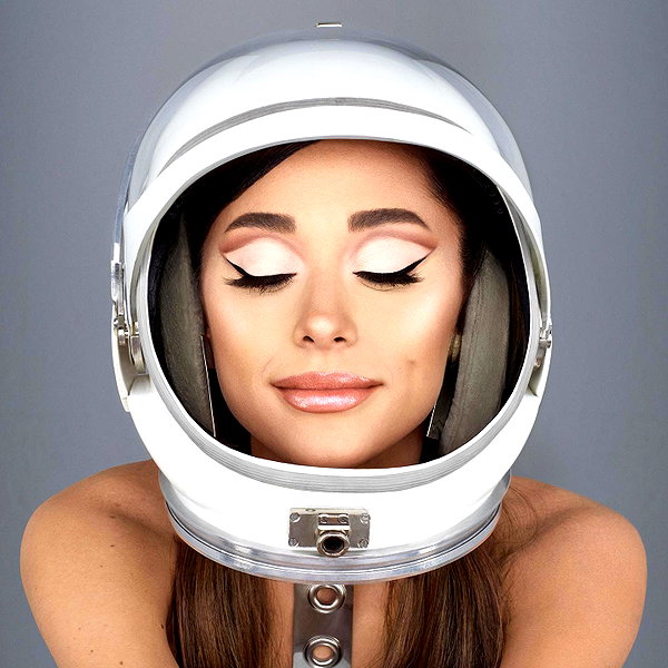 arianagrande instagram image archive image