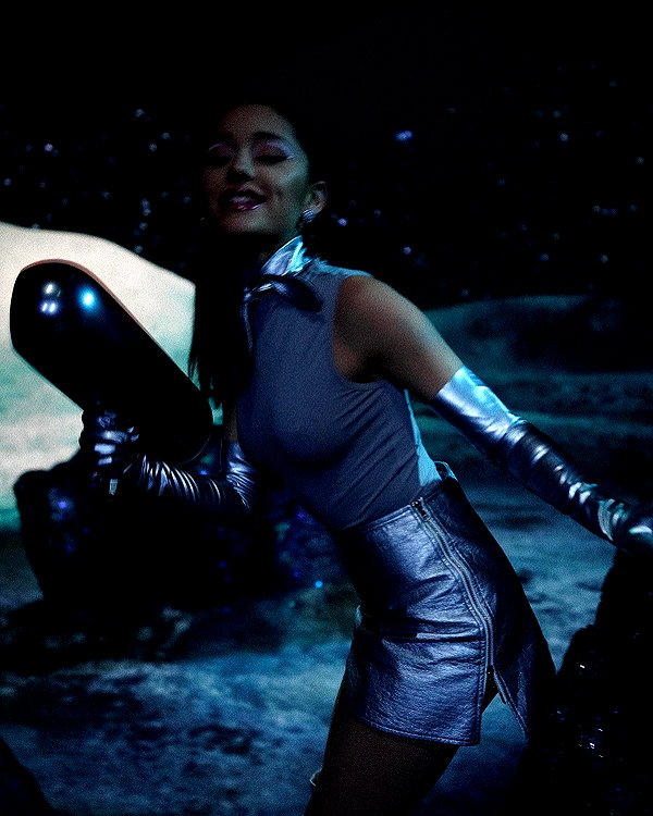 arianagrande instagram image archive image