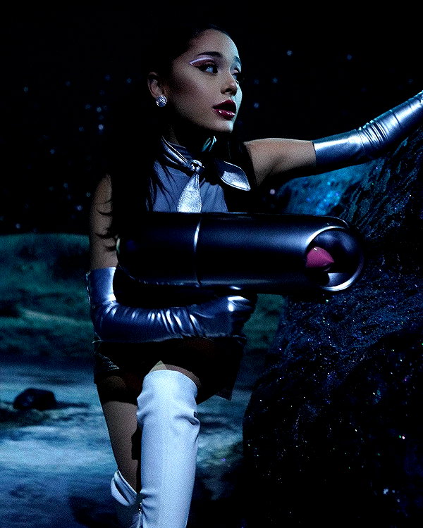 arianagrande instagram image archive image