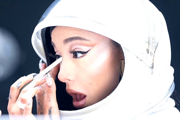 arianagrande instagram image archive image