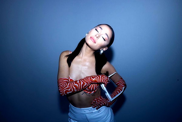 arianagrande instagram image archive image