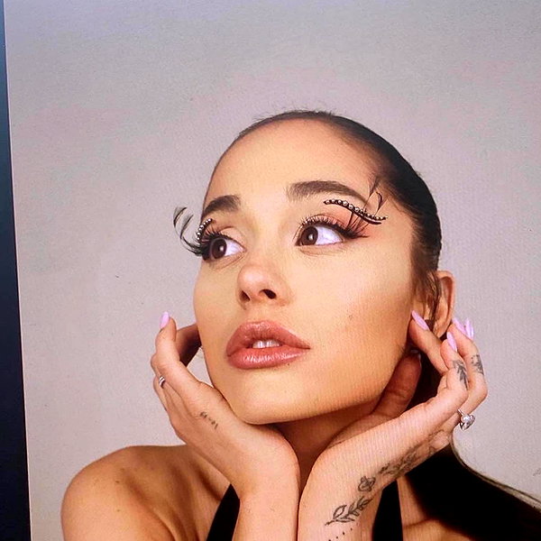arianagrande instagram image archive image