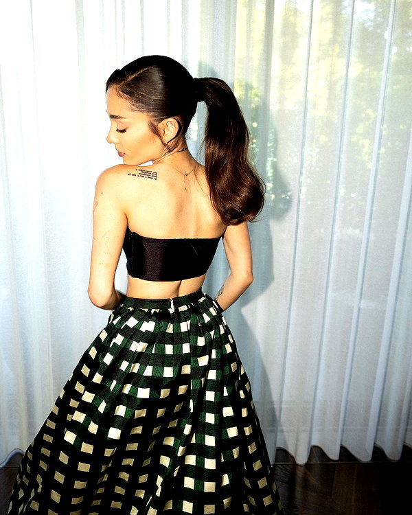 arianagrande instagram image archive image