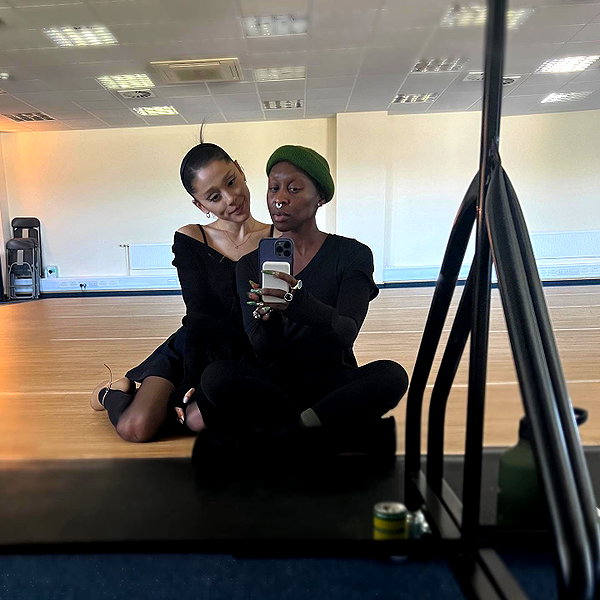 arianagrande instagram image archive image