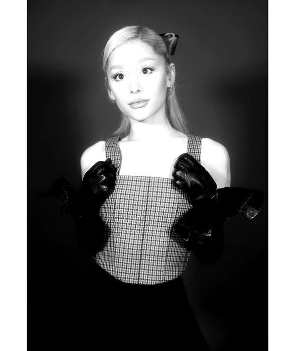 arianagrande instagram image archive image