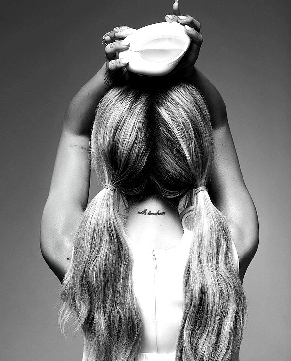 arianagrande instagram image archive image