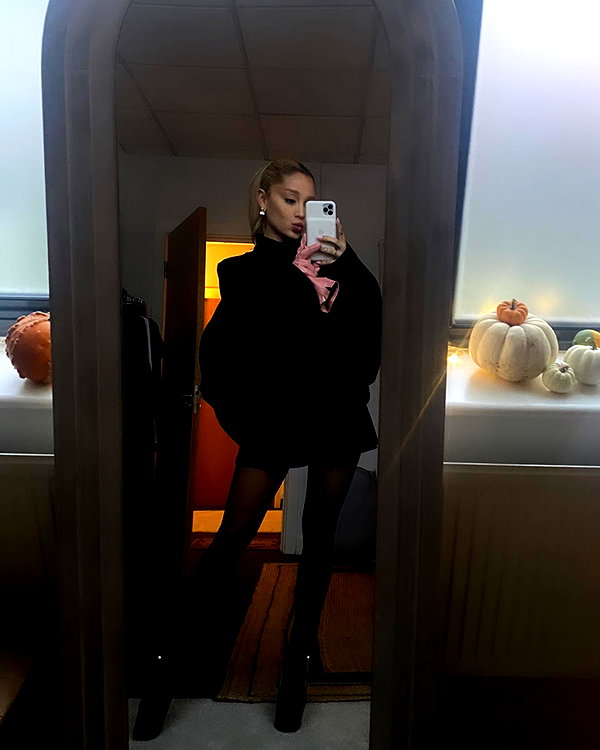 arianagrande instagram image archive image