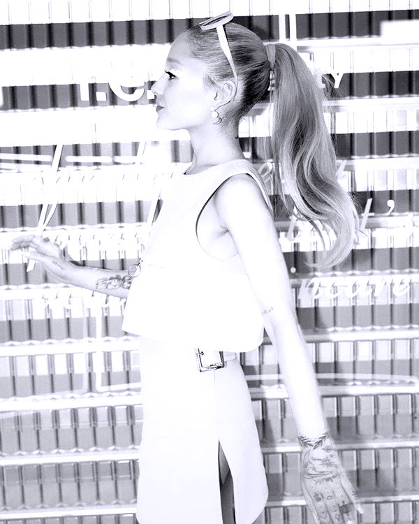 arianagrande instagram image archive image