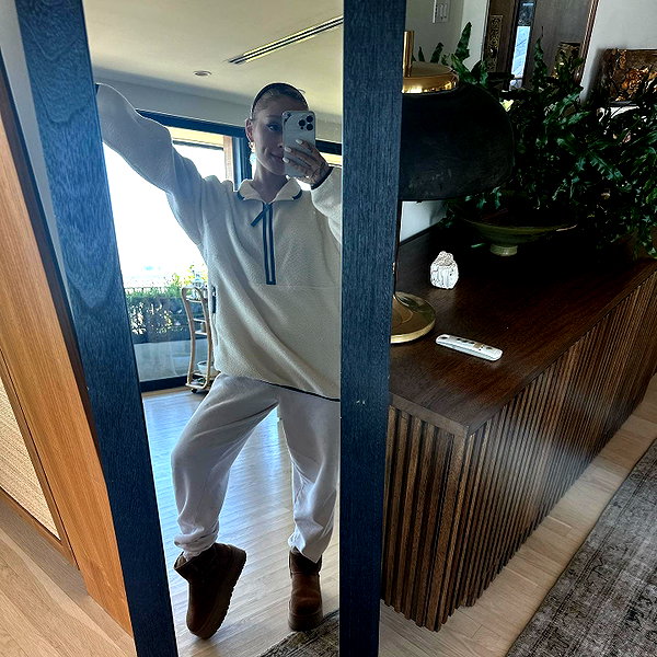 arianagrande instagram image archive image