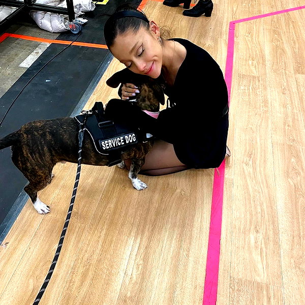 arianagrande instagram image archive image
