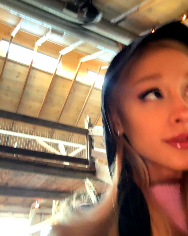 arianagrande instagram image archive image