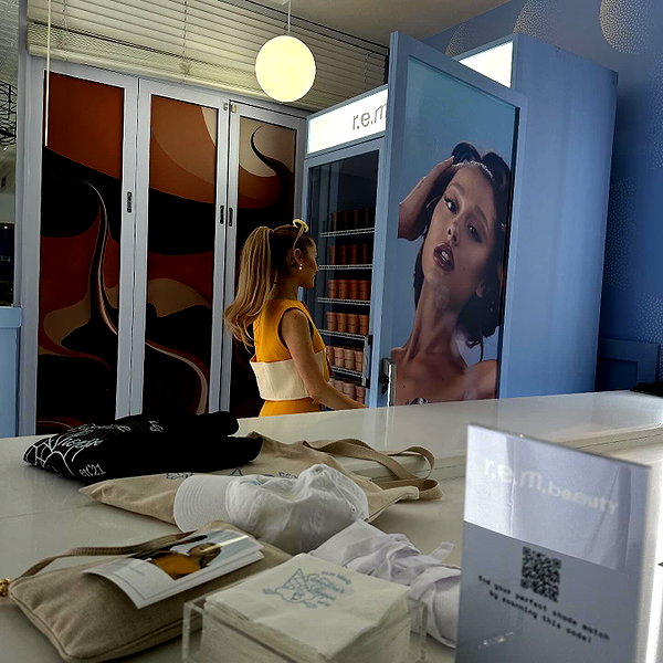 arianagrande instagram image archive image