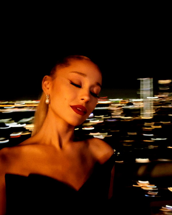 arianagrande instagram image archive image