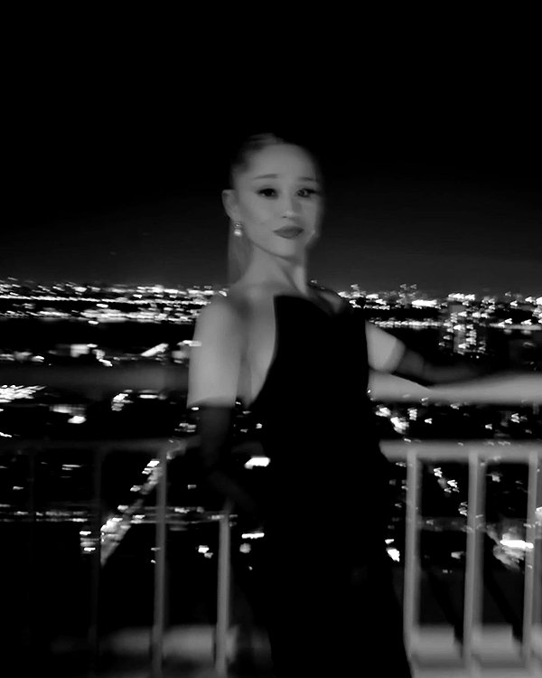 arianagrande instagram image archive image